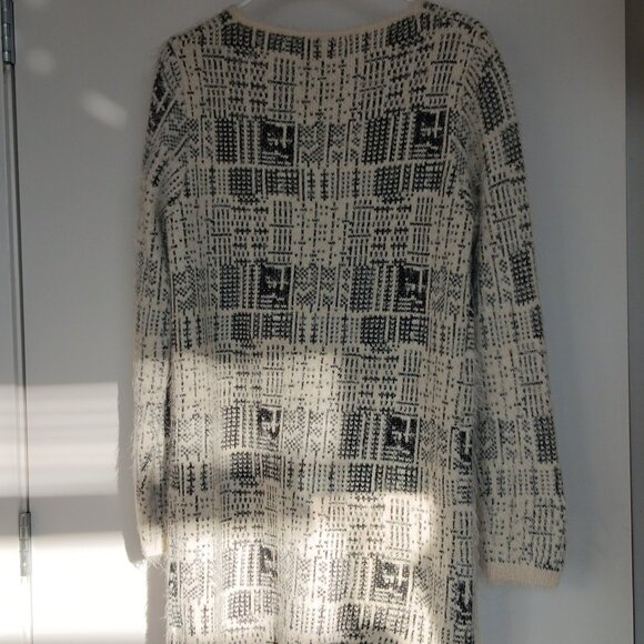 Soft black and white sweater jacket size M - Picture 3 of 3